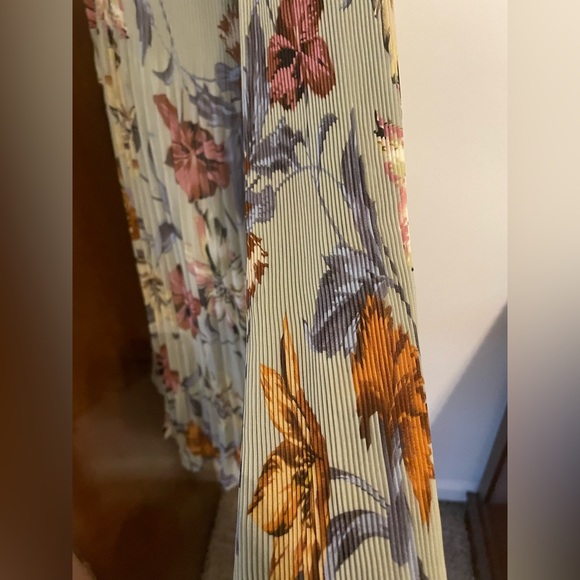 Forever Unique U Collection green pleated high neck floral mini dress Size 8 - Picture 7 of 10